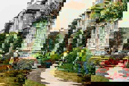 Professional landscaping at OakLawn Landscaping