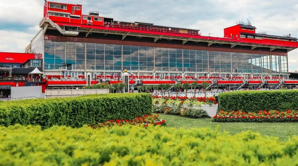 red horse racing stadium